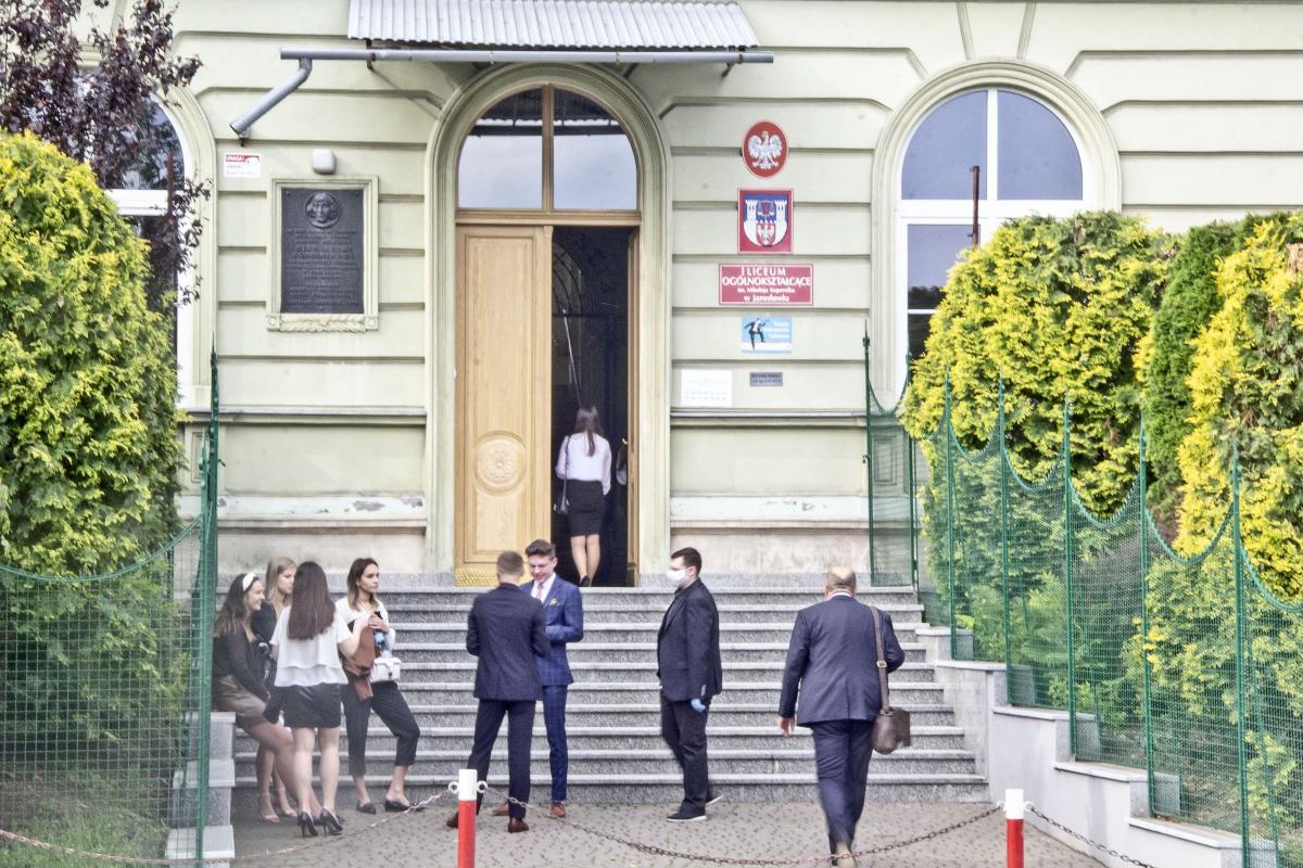 Tegoroczne matury podporządkowano reżimowi epidemicznemu.<br/>fot.Bartłomiej Pacek
