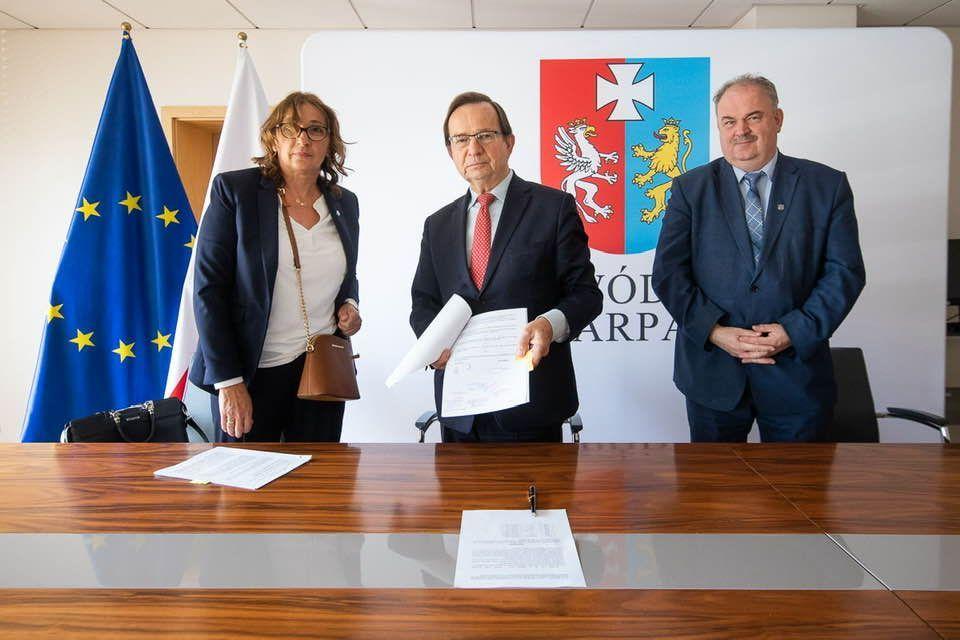 Podpisanie umów odbyło się w siedzibie Urzędu Marszałkowskiego Województwa Podkarpackiego.<br/>fot.UG Gać