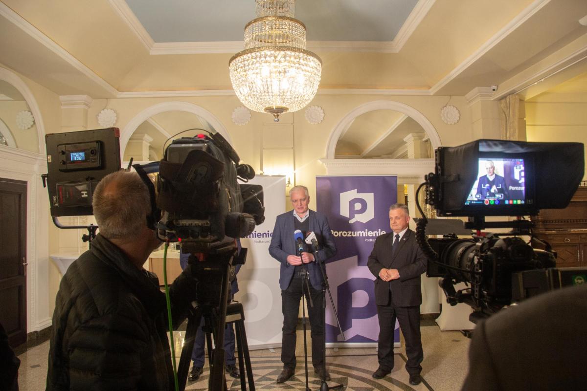 W Jarosławiu rozmawiali przedstawiciele podkarpackiego Porozumienia. Obok szefa przemysko-krośnieńskich struktur Tomasza Legenego i Stanisława Kruczka, lidera ugrupowania w Rzeszowie, w debacie uczestniczył Jarosław Gowin.<br/>fot.Bartłomiej Pacek