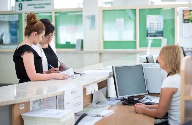 Wypełnione deklaracje podatkowe można złożyć tradycyjnie, w formie papierowej lub przez usługę Twój e-PIT bądź e-Deklaracje.<br/>fot.archiwum KAS
