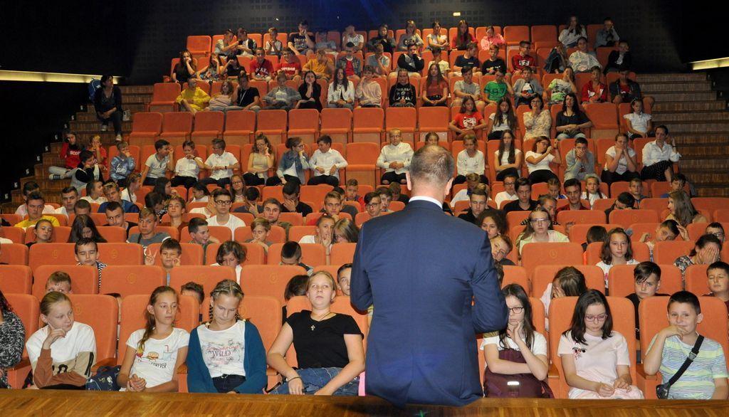 Pod koniec września 2019 r. w Muzeum Narodowym Ziemi Przemyskiej odbył się jeden z etapów projektu przemyskiej Kontrabandy Literackiej pod hasłem „Zatruty język”. Miał uświadomić młodym przemyślanom, czym tak naprawdę jest hejt. Najważniejszą osobą podczas spotkania był prezydent Przemyśla Wojciech 