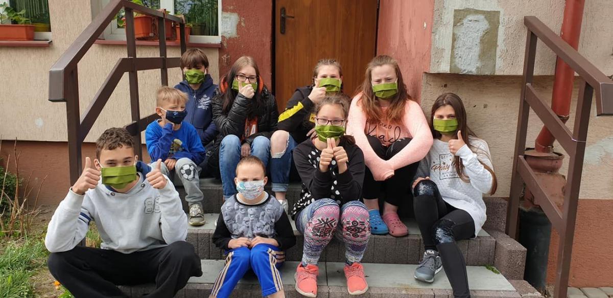 Maseczki posłużą wychowankom i wychowawcom „Maćka” do osłaniania twarzy m.in. podczas załatwiania pilnych spraw na zewnątrz placówki.<br/>fot.ze zbiorów własnych