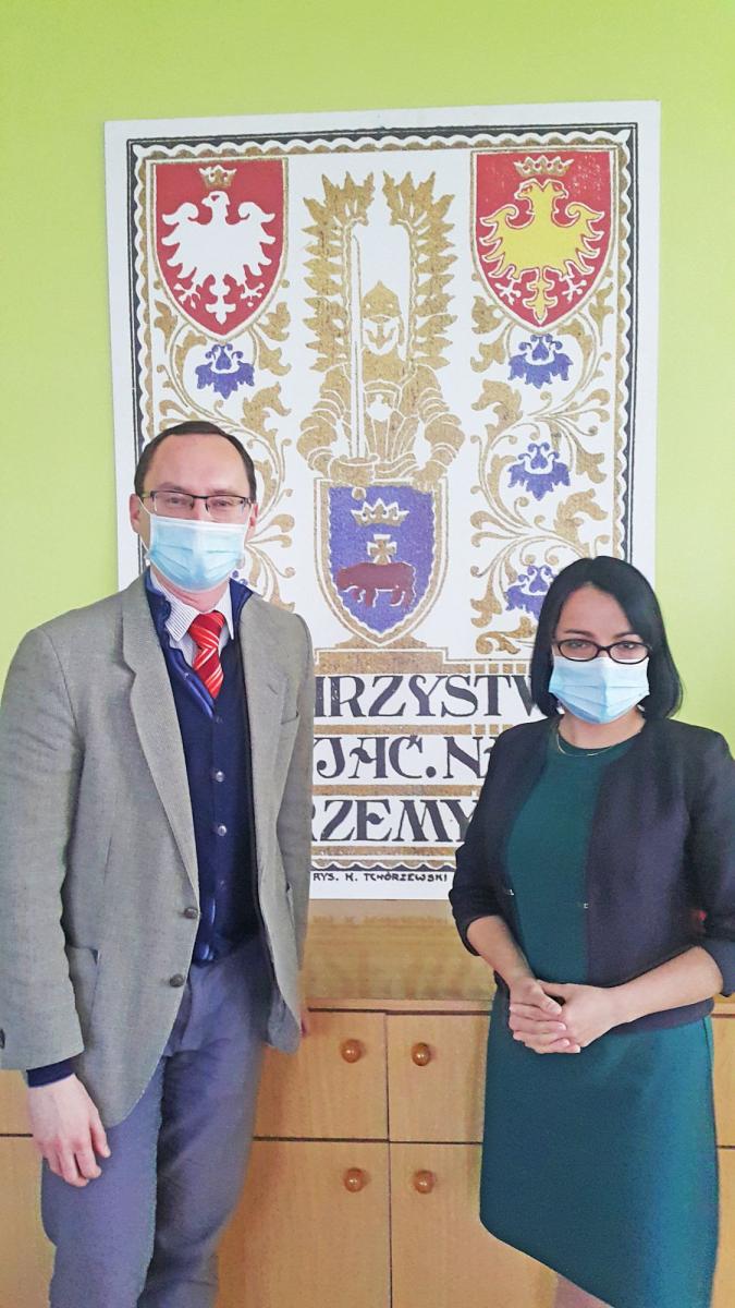 Mgr Magda Arsenicz i prowadzący spotkanie prof. Pudłocki po zakończonej prelekcji. Fot. N. Stojak