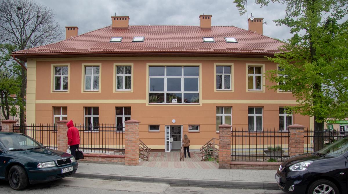 Ośrodek zdrowia w Radymnie, podobnie jak wiele innych, działa na zasadach określonych wytycznymi Porozumienia Zielonogórskiego.<br/>fot.Bartłomiej Pacek