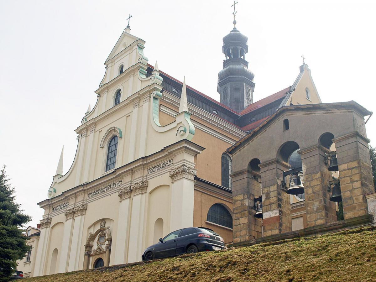 Dach m.in. kościoła oo. Karmelitów Bosych w Przemyślu jest zupełnie odkryty. Promienie słoneczne operują cały dzień i nagrzewają strych do bardzo wysokich temperatur.<br/>fot.Mariusz Godos