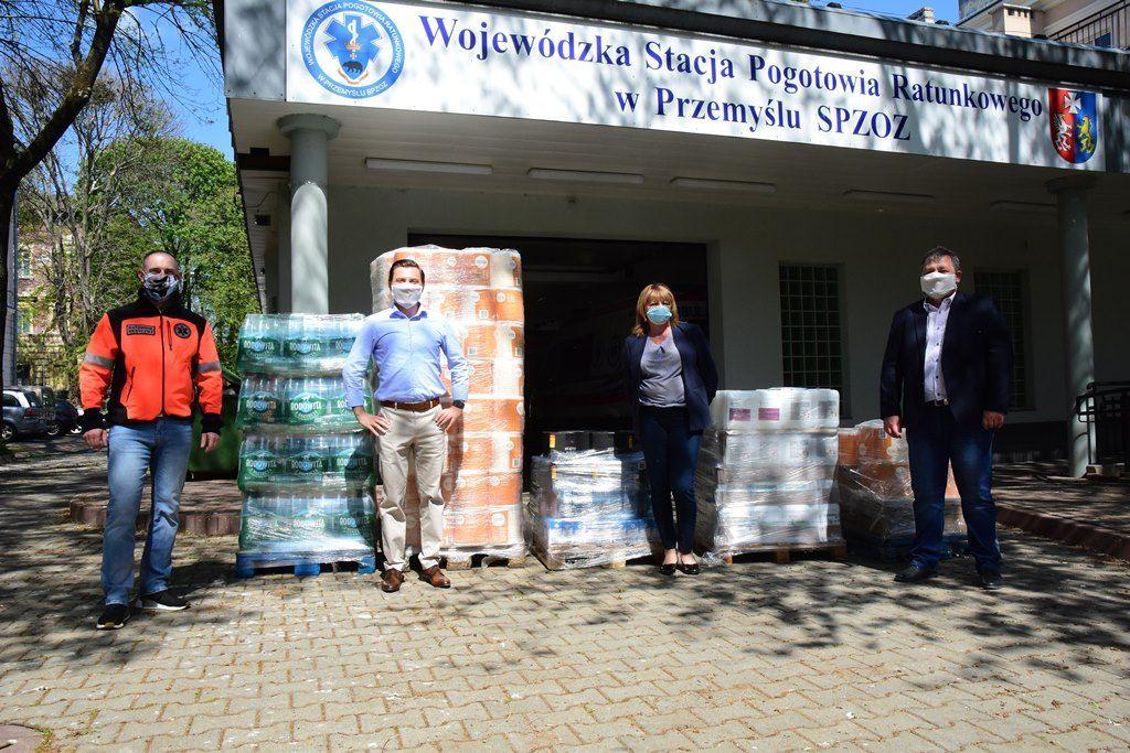 Od lewej: dyrektor pogotowia Rafał Kijanka, prokurent w spółce Piotruś Pan Piotr Baczyk, koordynator zespołów ratownictwa medycznego Katarzyna Golańska i dyrektor zarządzający Rafał Durmała. <br/>fot.Paweł Bugira