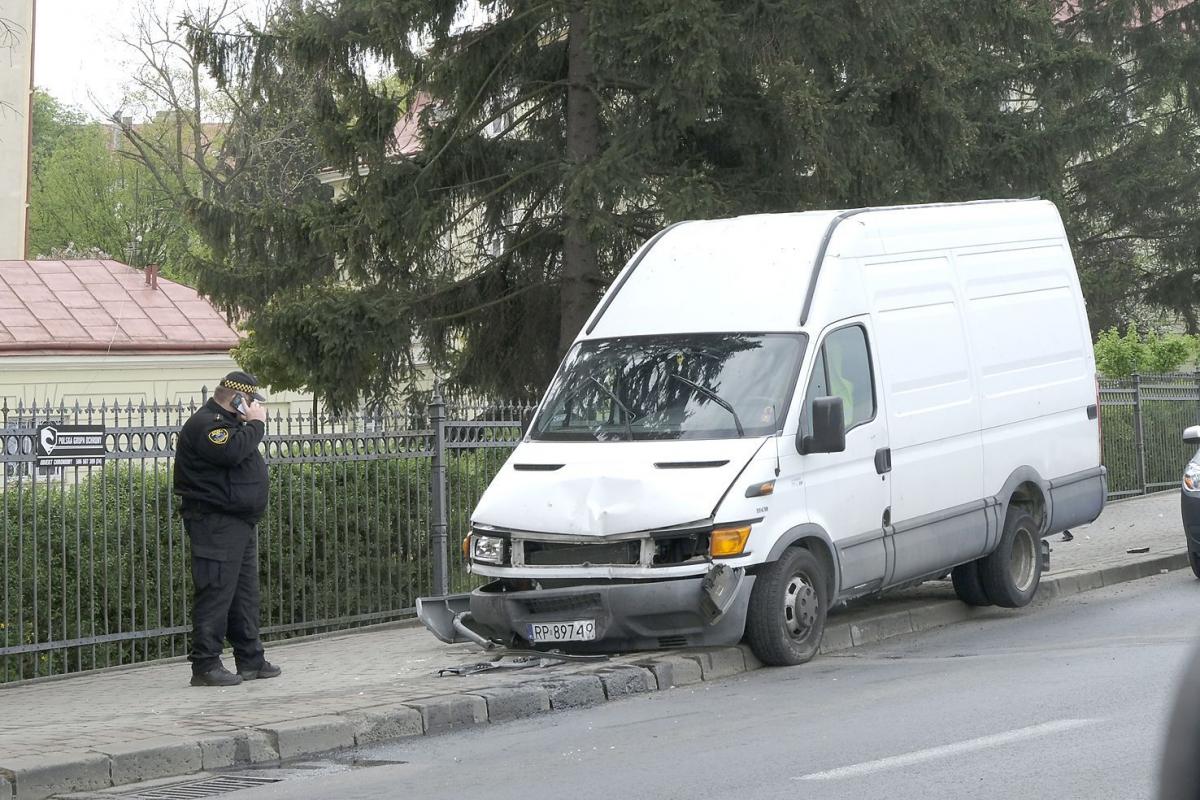 Iveco uszkodzone podczas kolizji.<br/>fot.Jacek Szwic