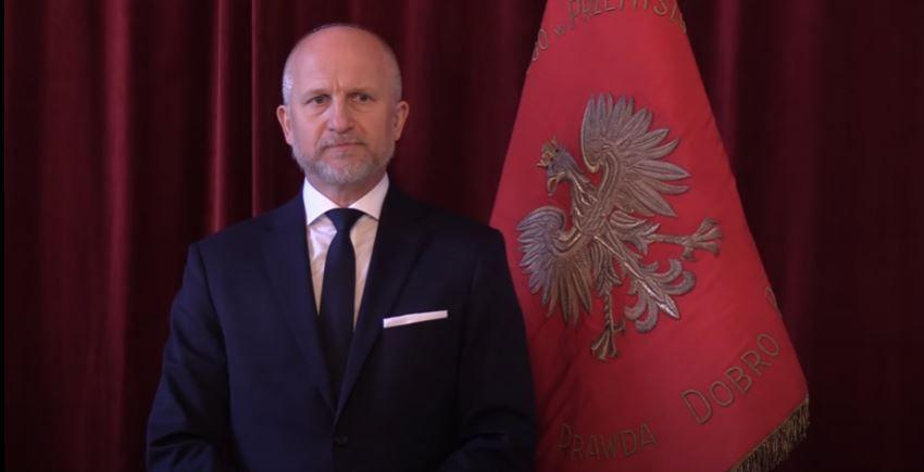 Dyrektor I LO w Przemyślu Tomasz Dziumak wygłosił przemówienie do abiturientów za pośrednictwem internetu.
