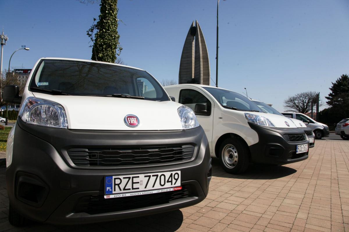 Fiaty Fiorino Cargo trafią do siedmiu podkarpackich miast: Przemyśla, Jarosławia, Łańcuta, Dębicy, Mielca, Sanoka i Jasła, czyli tam, gdzie są oddziały zakaźne oraz tzw. szpital jednoimienny zakaźny (Łańcut).<br/>fot.Urząd Marszałkowski w Rzeszowie