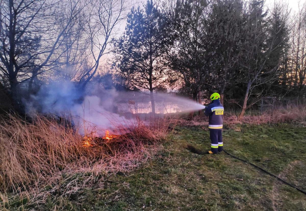 Przez 40 dni marca i kwietnia br. przemyscy strażacy wyjeżdżali do tego typu zdarzeń aż 110 razy, m.in. w Stubnie! To przerażające! <br/>fot.OSP Stubno