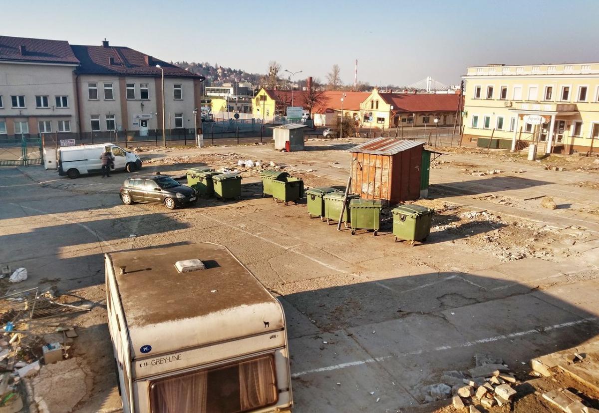 Remont trzeciej części już się zaczął. Chyba najbardziej zaniedbany fragment Zielonego Rynku za kilka miesięcy będzie jak nowy.<br/>fot.Mariusz Godos
