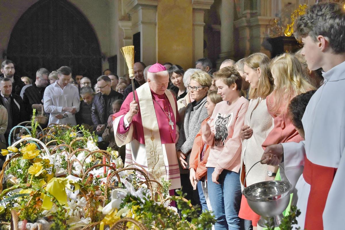 Tradycyjne święcenie pokarmów na wielkanocny stół w tym roku się nie odbędzie. Rodziny są proszone, aby pobłogosławić je w domach samemu. <br/>fot.Paweł Bugira