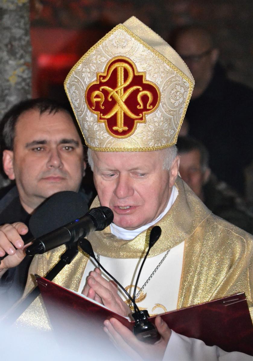 Metropolita przemyski abp Adam Szal zobowiązał wszystkich kapłanów do bezwzględnego przestrzegania zasad mających na celu ograniczenie rozprzestrzeniania się epidemii. <br/>fot.www.wikipedia.pl (silar)
