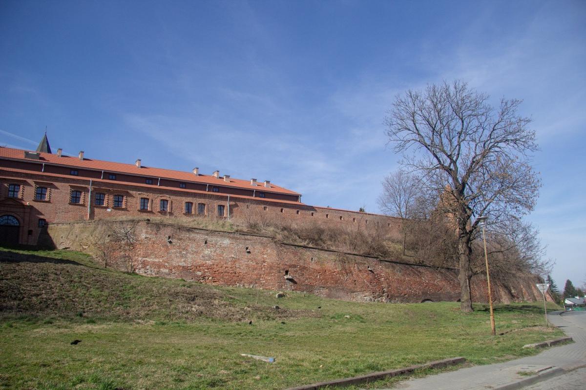Miasto pozyskało kolejne fundusze na remont muru opactwa. W tym roku zaplanowane są prace pomiędzy 16 a 20 przęsłem muru.<br/>fot.Bartłomiej Pacek