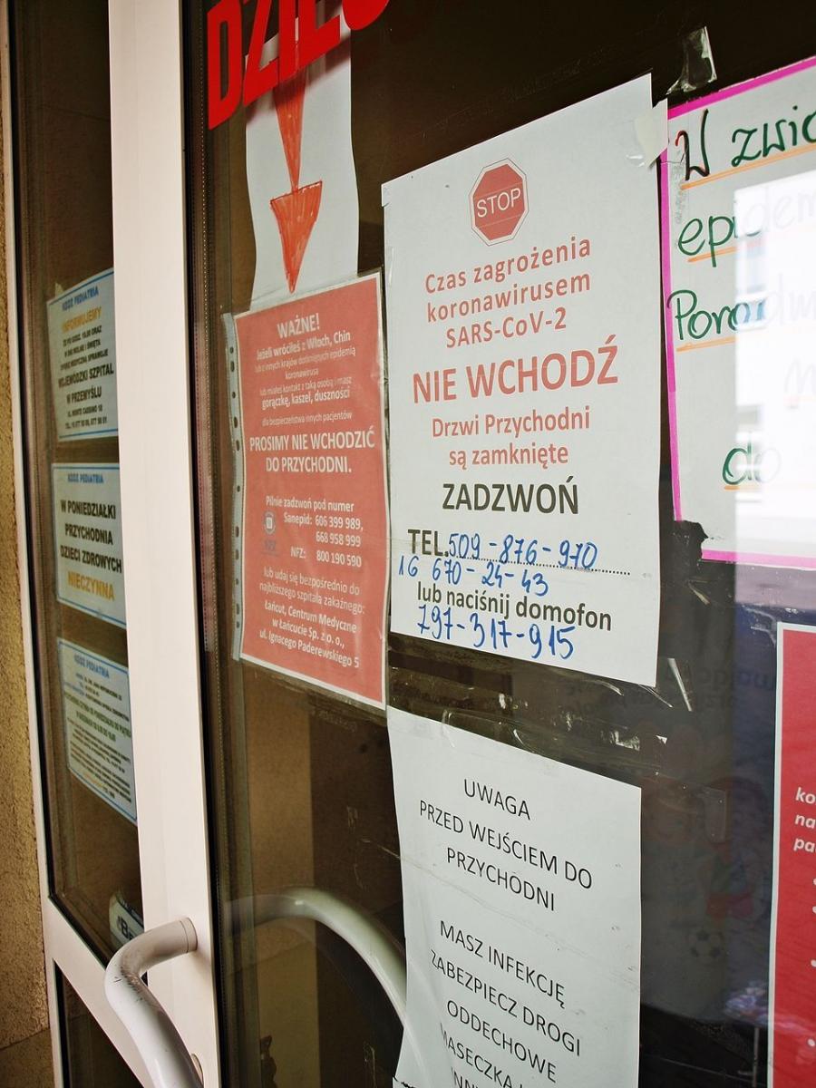 Od chwili ogłoszenia pandemii w „Pediatrii” zachowane są wszelkie zasady bezpieczeństwa. Panuje maksymalna ochrona. Drzwi są zamknięte. Pacjenci przychodzą na określoną godzinę. <br/>fot.Mariusz Godos