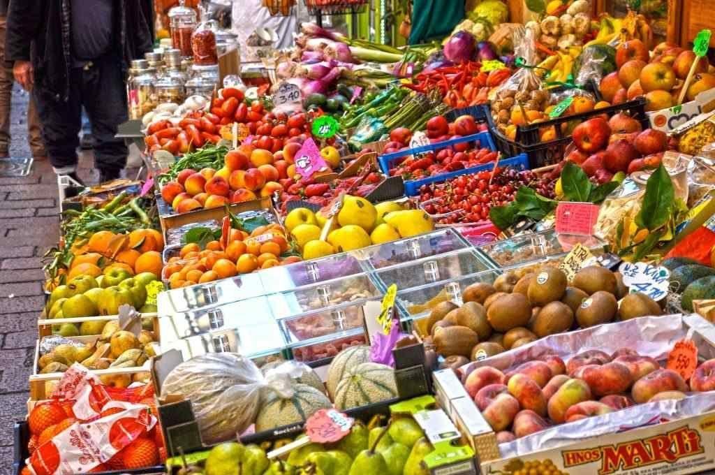 W zachowaniu bezpieczeństwa mikrobiologicznego żywności istotne jest rygorystyczne zachowanie podstawowych zasad bezpieczeństwa żywności.<br/>fot.ze zbiorów własnych
