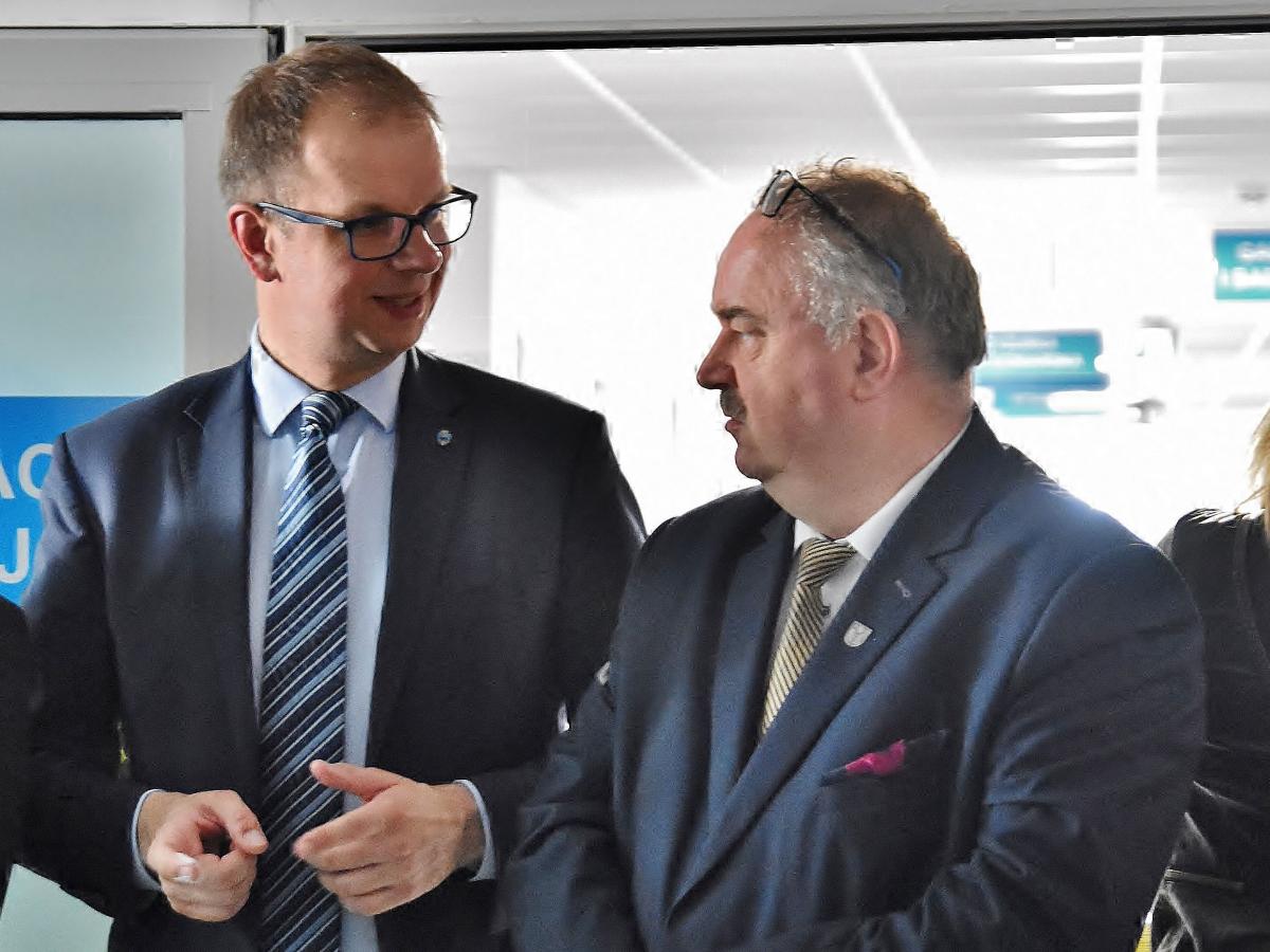 Prezydent Wojciech Bakun i wicemarszałek Piotr Pilch często się spotykają podczas różnych wydarzeń i uroczystości. Synergii w ich działaniach na rzecz miasta jednak nie widać. <br/>fot.Paweł Bugira