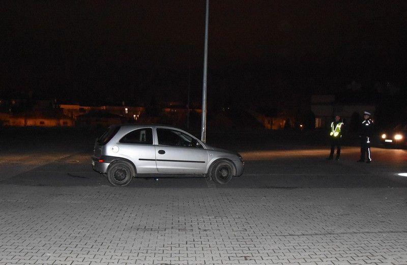 Do dramatycznego zdarzenia doszło piątek, 7 marca br., około g. 20, na parkingu przy ul. Niepodległości w Krośnie. <br/>fot.KMP Krosno