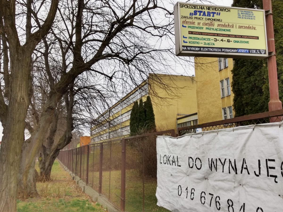 Szwalnia, w której pracę znajdzie ok. 100 osób, znajdować się będzie w jednym z budynków Spółdzielni Inwalidów „Start” przy ul. Jasińskiego.<br/>fot.Mariusz Godos