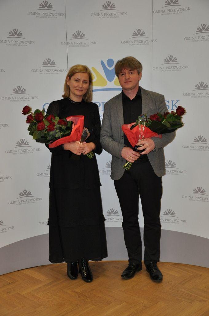 Anna Bieniasz-Markowicz i Tadeusz Kałamarz zostali tegorocznymi laureatami III Gminnej Gali „Liderzy Zmian Społecznych”.<br/>fot.UG Przeworsk