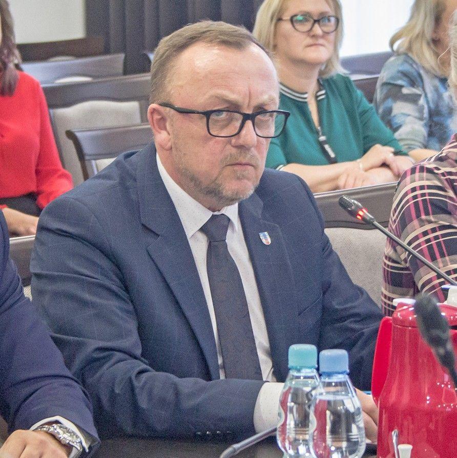 S. Kłopot przekonywał, że jarosławskie COM jest gotowe na walkę z wirusem.<br/>fot.Bartłomiej Pacek