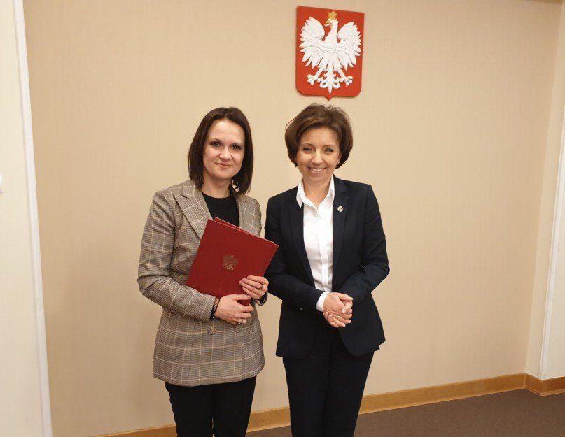 Wiceminister rodziny, pracy i polityki społecznej Anna Schmidt-Rodziewicz (z lewej) z ministrem w tym resorcie Marleną Maląg.<br/>fot.ze zbiorów własnych