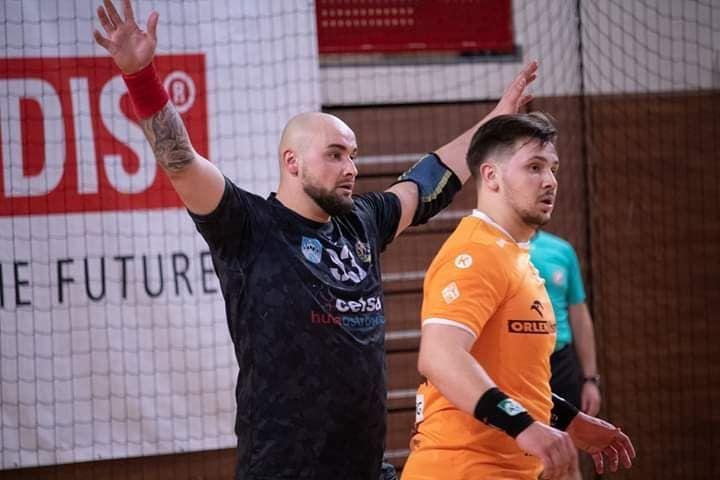 Paweł Kubik rozegrał drugi mecz po ciężkiej kontuzji i po raz drugi zaprezentował się bardzo dobrze. Obok Adrian Wojkowski.<br/>fot.ze zbiorów własnych