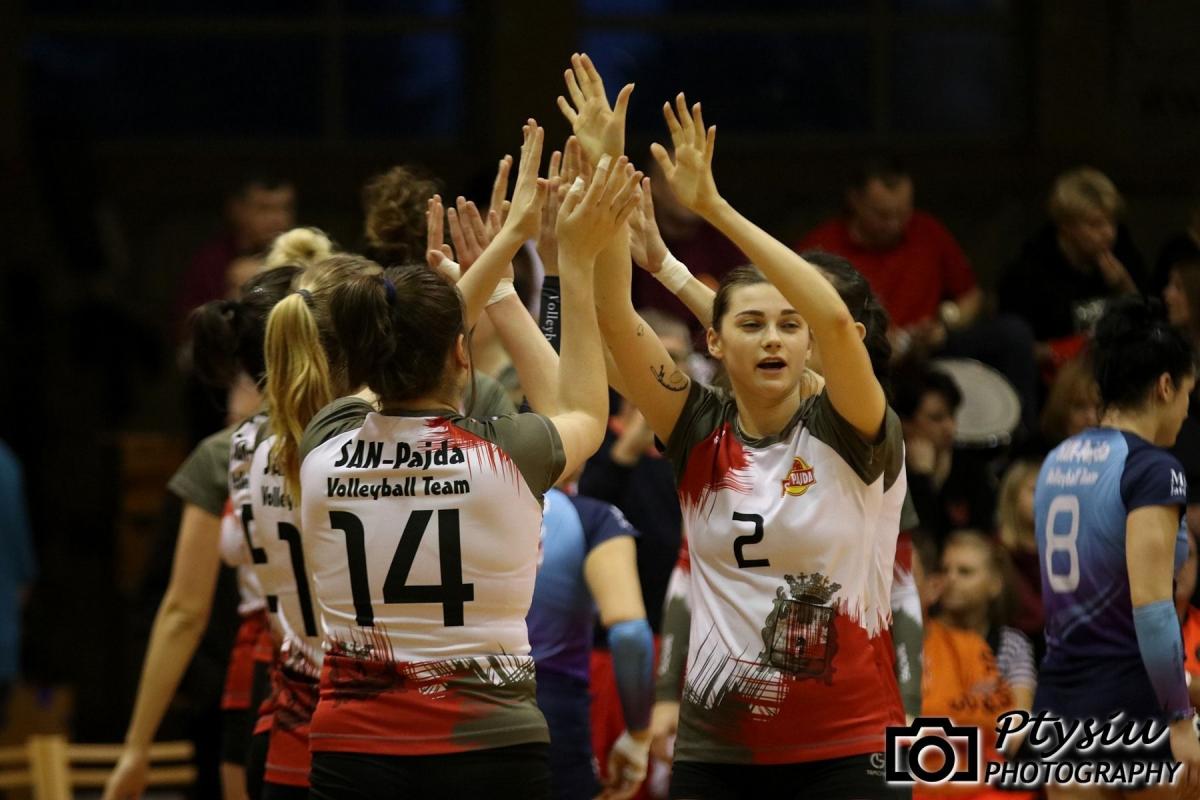 15-krotnie w fazie zasadniczej siatkarki San-Pajdy cieszyły się z wygranych.<br/>fot.Ptysiu Photography