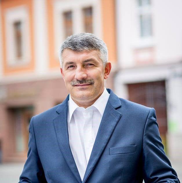 – Nie mam pretensji do pani sołtys, że nie popiera mojej kandydatury, bo każdy ma prawo wyboru. Ale nie mogę się zgodzić z takim działaniem osób, które do czasu, gdy nie podjąłem decyzji o kandydowaniu na wójta, były mi bardzo przychylne – powiedział kandydat na wójta gminy Jarosław z ramienia Prawa
