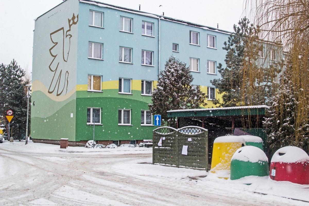 Na początku ubiegłego roku radni zastanawiali się, czy do miejskiego sytemu śmieci nie podrzuca się z zewnątrz. Teraz, po wejściu w życie bardziej restrykcyjnych przepisów oraz podwyższonych opłat, by uszczelnić system, wiaty na osiedlu zostaną zamknięte, a urząd miasta będzie montował w różnych mie