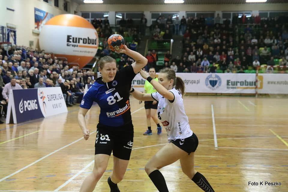 Katarzyna Kozimur (z piłką) zdobyła z EKS Startem Elbląg trzy bramki.<br/>fot.Kacper Loc