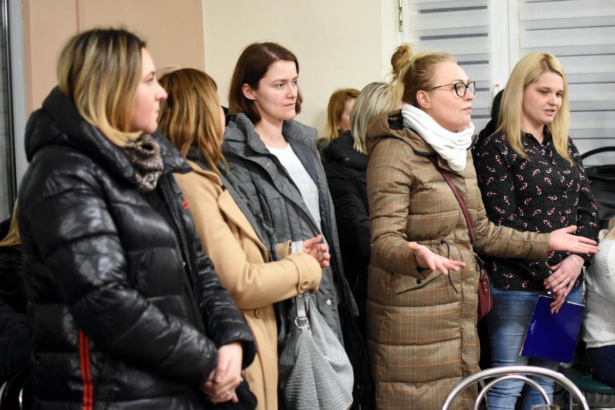– Co będzie z naszymi dziećmi? Czemu wszystkiego dowiadujemy się z plotek? – pytali rodzice.<br/>fot.Paweł Bugira
