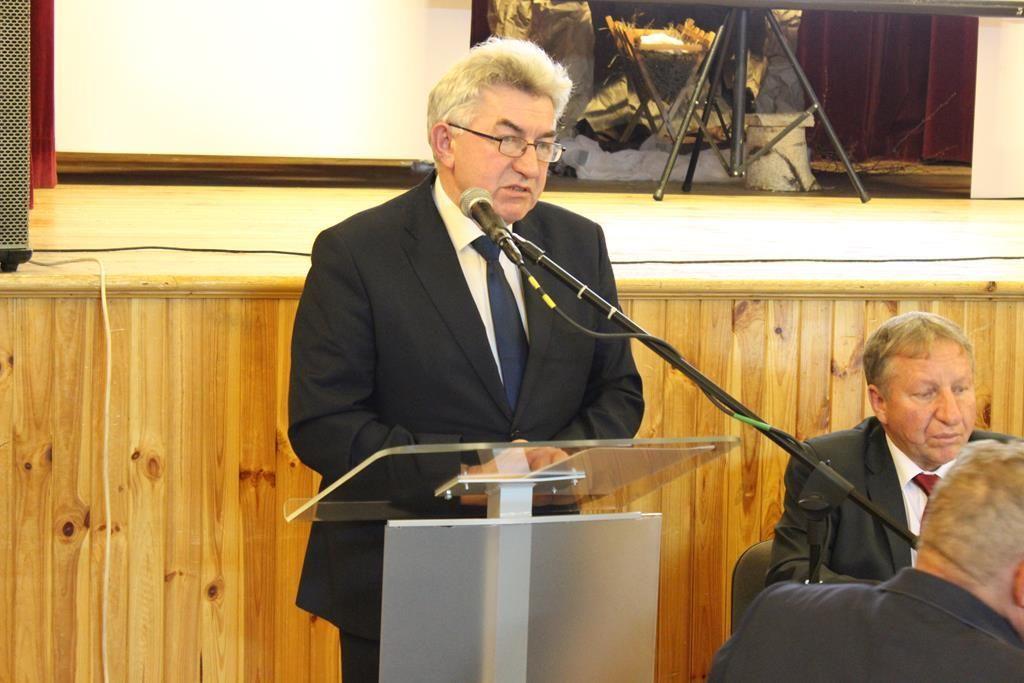 Burmistrz W. Szkoła w swoim sprawozdaniu poruszył m.in kwestie cen odpadów, pracy TVP, koncertu noworocznego i przebudowy ul. Jarosławskiej.<br/>fot.UMiG Pruchnik