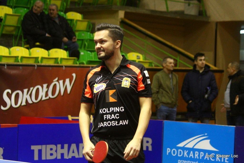 Daniel Górak nie miał problemów z pokonaniem Adama Dosza, ale oddał mu pierwszego seta.<br/>fot.Kacper Loc