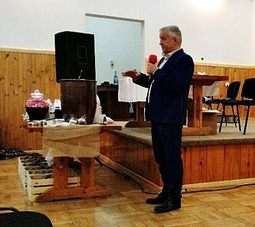 Tadeusz Rolnik z Niebieszczan dzielił się swoją wiedzą na temat zdrowego trybu życia i zdrowej żywności.<br/>fot.ze zbiorów własnych