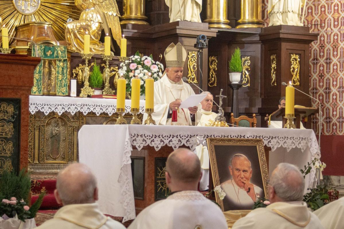 Mszy inauguracyjnej przewodził sekretarz dwóch papieży – metropolita lwowski abp Mieczysław Mokrzycki.<br/>fot.Bartłomiej Pacek