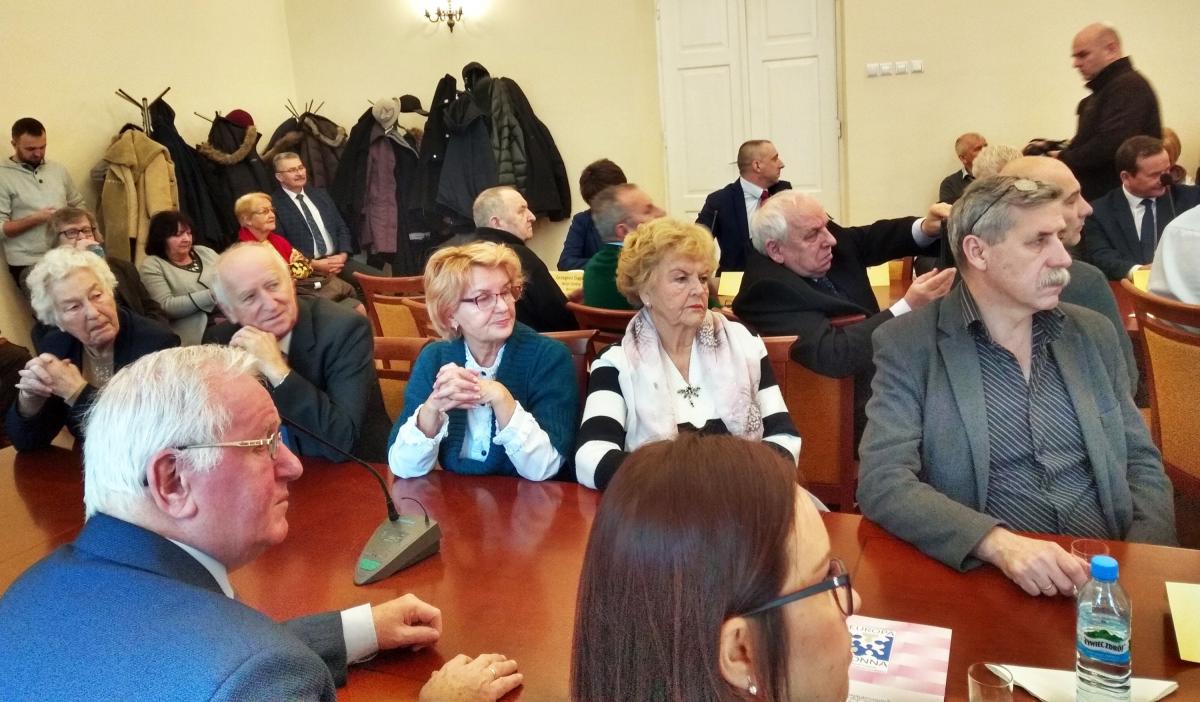W spotkaniu „okrągłego stołu” wzięli udział m.in. lekarze, pielęgniarki, wójtowie z terenu powiatu przemyskiego, ale i mieszkańcy miasta. <br/>fot.Mariusz Godos