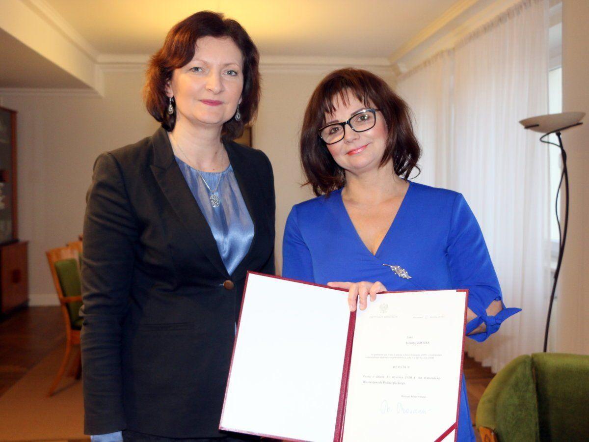 Przemyślanka Jolanta Sawicka (z prawej) została nową wicewojewodą podkarpackim. Obok wojewoda Ewa Leniart.<br/>fot.PUW Rzeszów