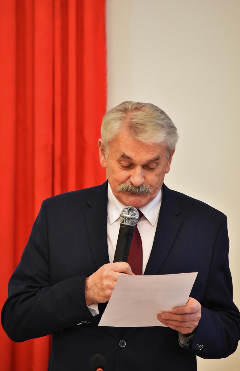Przewodniczący rady powiatu przemyskiego Wojciech Bobowski zaproponował wystosowanie petycji do premiera z wnioskiem o zwrot utraconych pieniędzy. Jego sugestię jednogłośnie poparli wszyscy radni.<br/>fot.Paweł Bugira