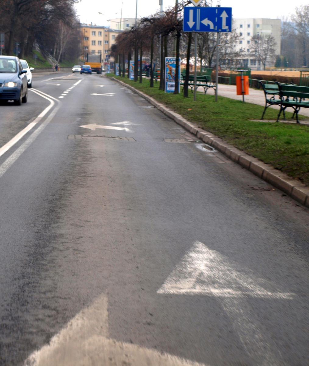 Na głównych arteriach miasta oznakowanie poziome ulic zostało odnowione. Na mniej „ważnych” nie...<br/>fot.Mariusz Godos