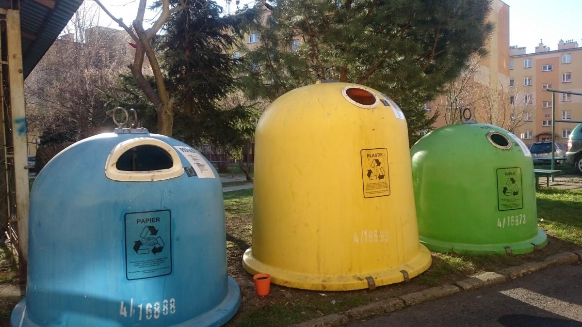 Uwagę mieszkańca zwróciły też opłaty za pojemniki na śmieci. <br/>fot.Paweł Bugira