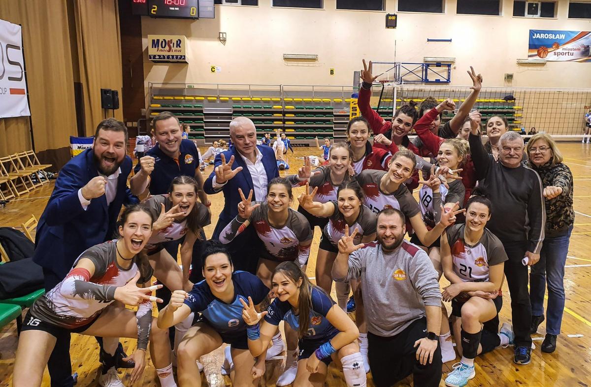 Jarosławska ekipa po zwycięskim spotkaniu z ekipą z Wieliczki.<br/>fot.www.facebook.com/SanPajdaVolleyballTeam