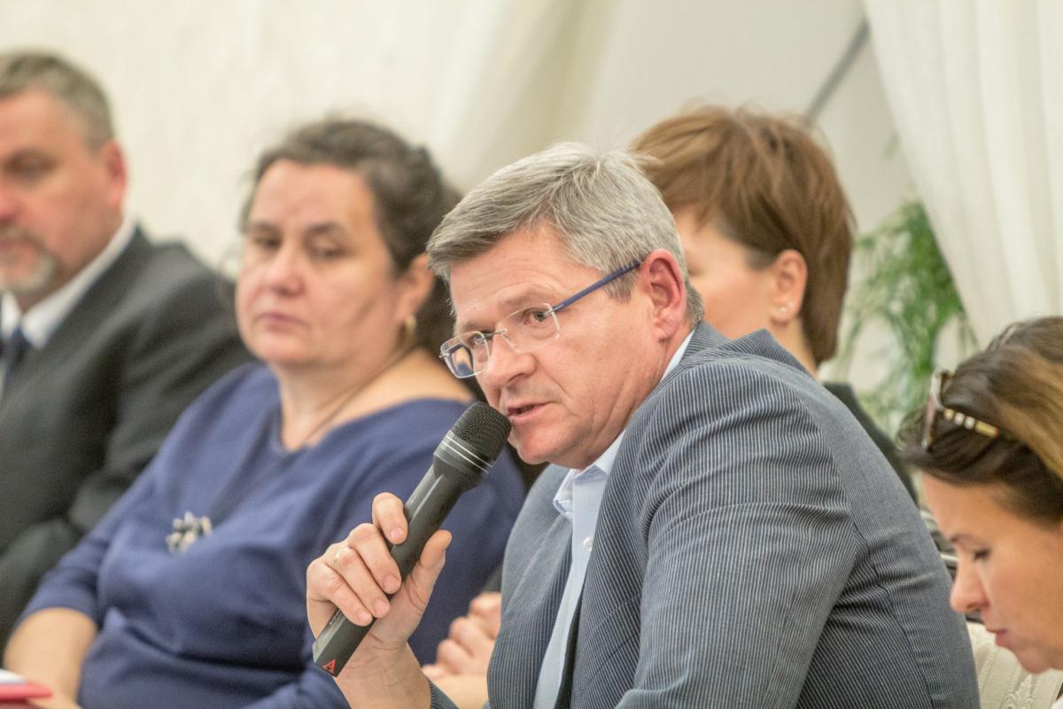 W. Adrian tłumaczył, że wzrost opłat dla mieszkańców to rzecz niezależna od urzędu miasta. Przekonywał, że podwyżki wynikają z krajowych regulacji prawnych i skomplikowanej sytuacji na rynku gospodarowania odpadami.<br/>fot.Bartłomiej Pacek