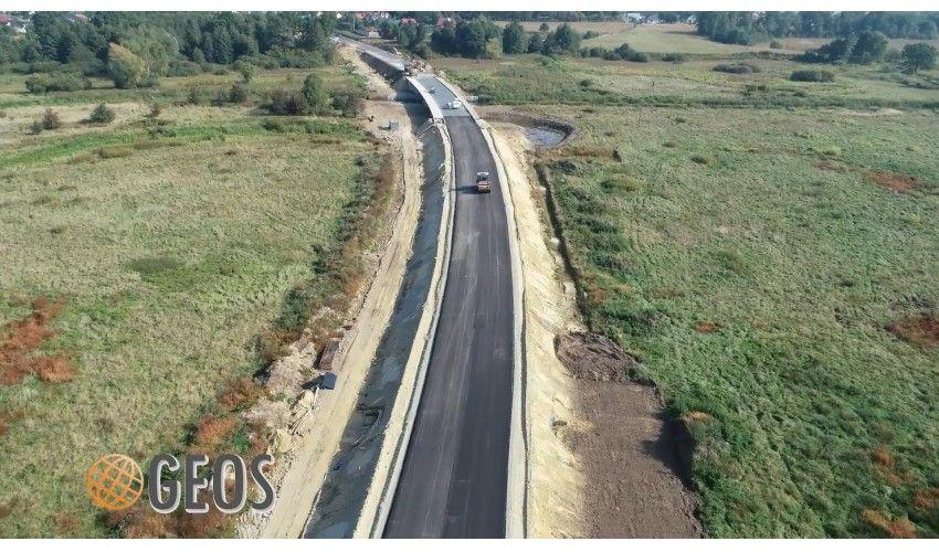 Budowa obwodnicy Lubaczowa kosztowała prawie 35 mln zł. Nowa droga ma 3,5 kilometra długości i ułatwia dojazd do przejścia granicznego w Budomierzu.<br/>fot.www.geomaps.pl
