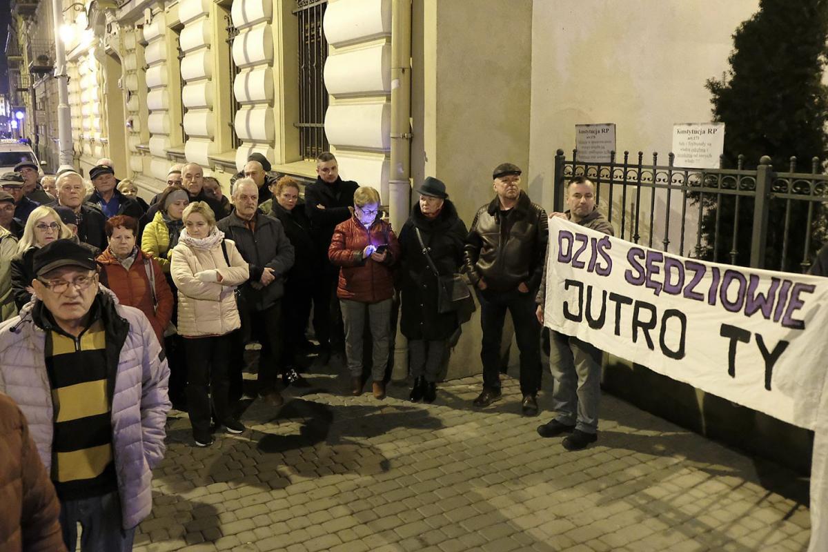 Manifestacja przed Sądem Rejonowym w Przemyślu. <br/>fot.Jacek Szwic