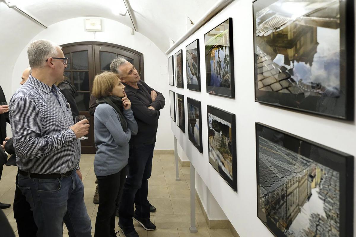 Prace Michalskiego prowokują do dyskusji.  <br/>fot.Jacek Szwic