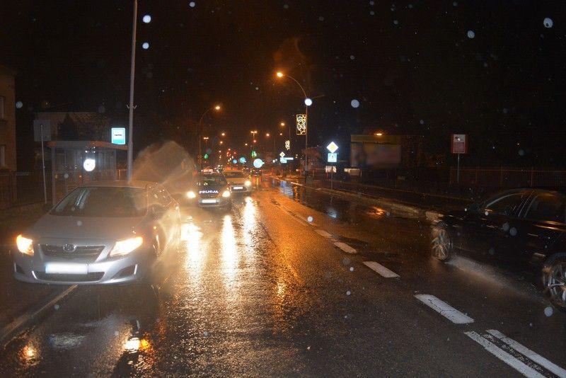 Do wypadku doszło około g. 20.30, na ul. Lwowskiej.<br/>fot.KMP Krosno