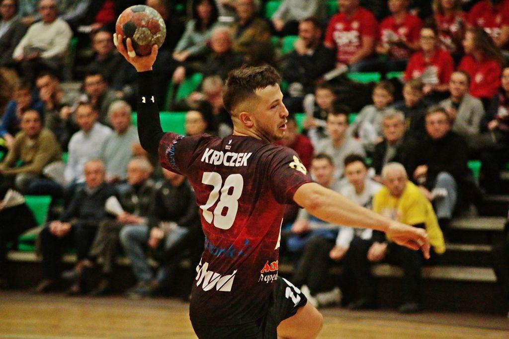 Mateusz Kroczek dwukrotnie trafił do bramki MKS-u Wieluń.<br/>fot.Kamil Krukiewicz