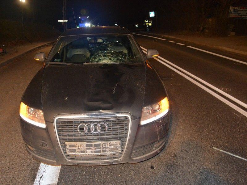 Na miejscu wypadku policjanci zabezpieczyli ślady i wykonali dokumentację fotograficzną.<br/>fot.KMP Krosno