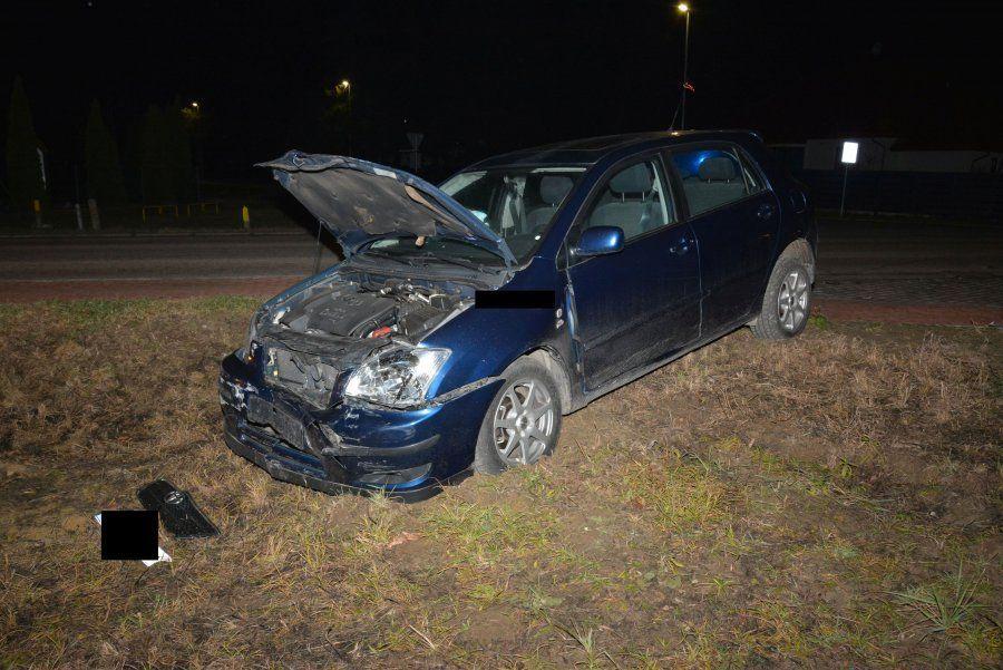 Na jednej z ulic Lubaczowa kierująca pojazdem marki volkswagen nie ustąpiła pierwszeństwa przejazdu i doprowadziła do zderzania z prawidłowo jadącą toyotą. <br/>fot.KPP Lubaczów